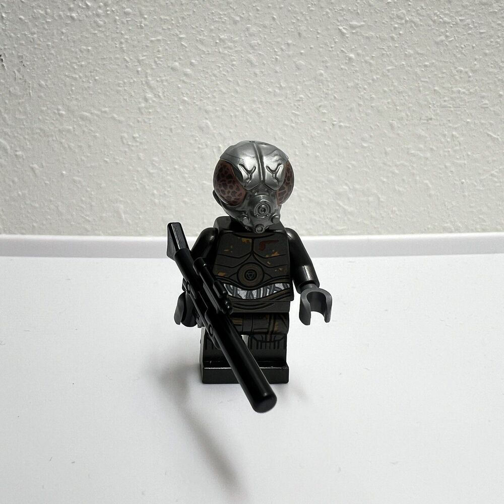 LEGO Star Wars: 4-LOM (SW0830) Minifigure (75243 - Slave 1 20th Anniversary)